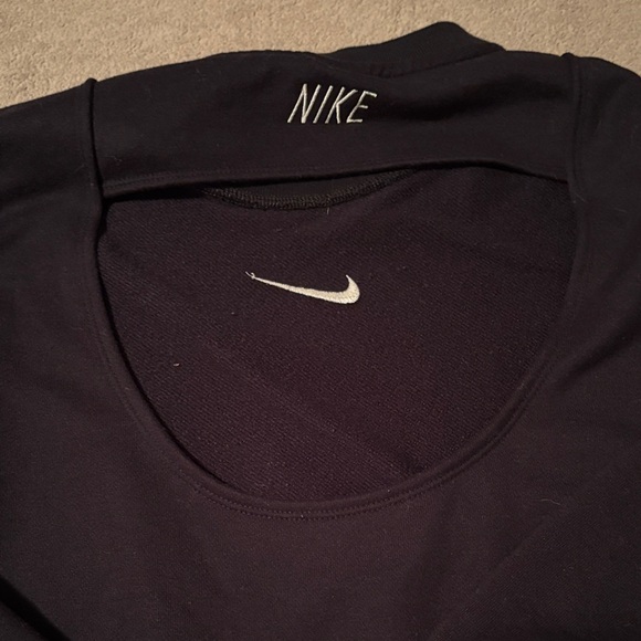 Nike Women’s Cropped Crewneck Sweatshirt with Keyhole Back Cutout - Picture 3 of 3